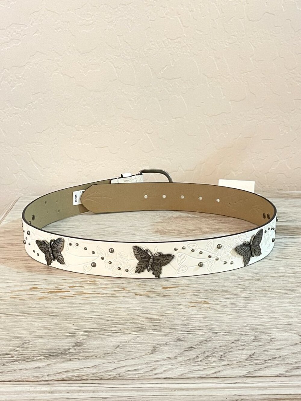 New Relic Butterfly Belt White Silver Stud Embossed Flowers Small